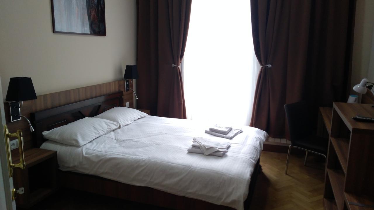 Hotel Nice Тбилиси Екстериор снимка