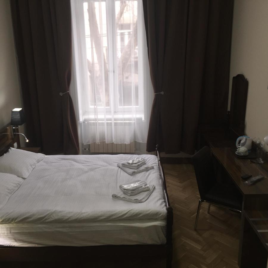 Hotel Nice Тбилиси Екстериор снимка