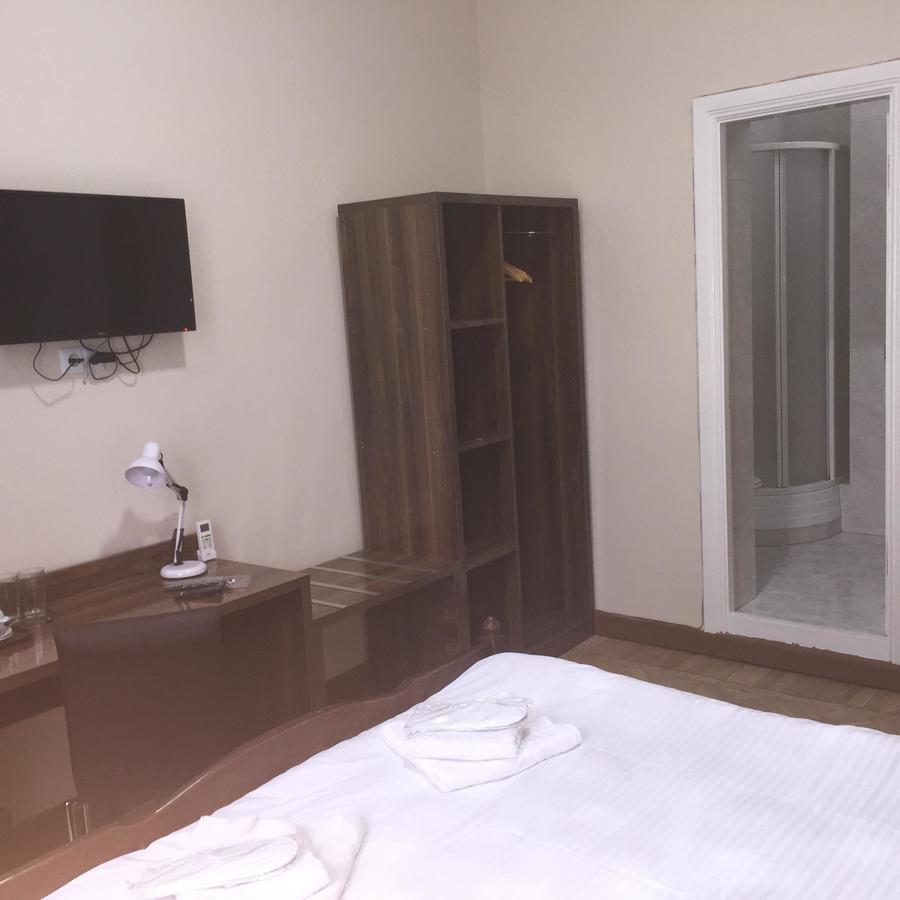 Hotel Nice Тбилиси Екстериор снимка