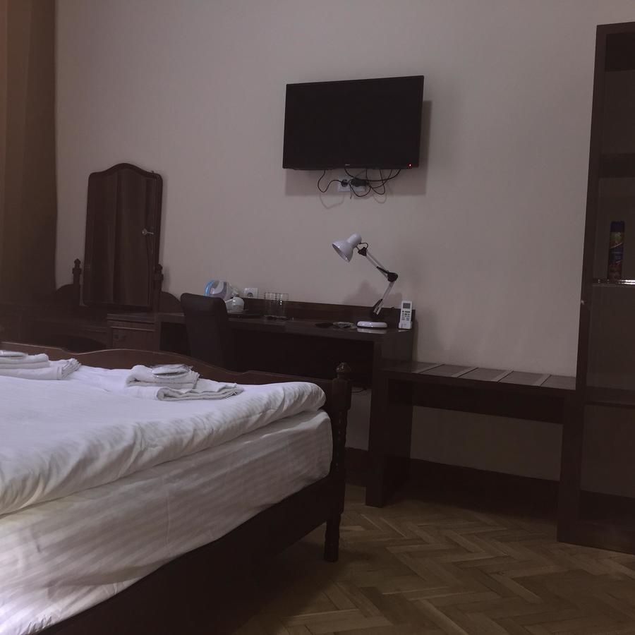 Hotel Nice Тбилиси Екстериор снимка