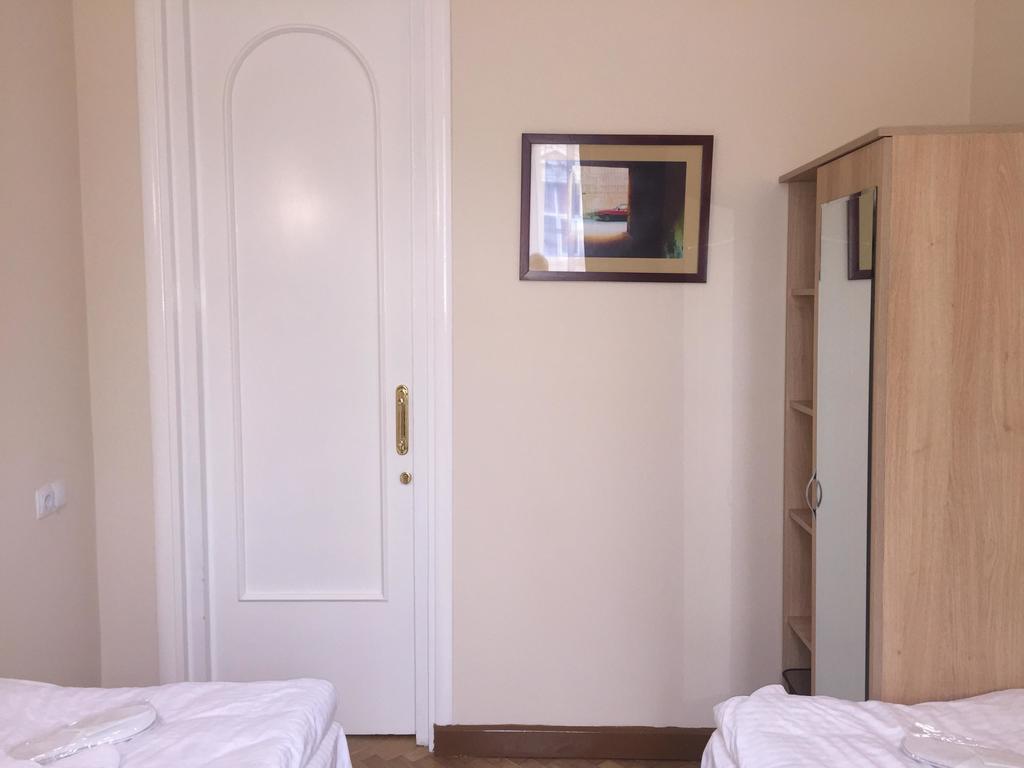 Hotel Nice Тбилиси Екстериор снимка