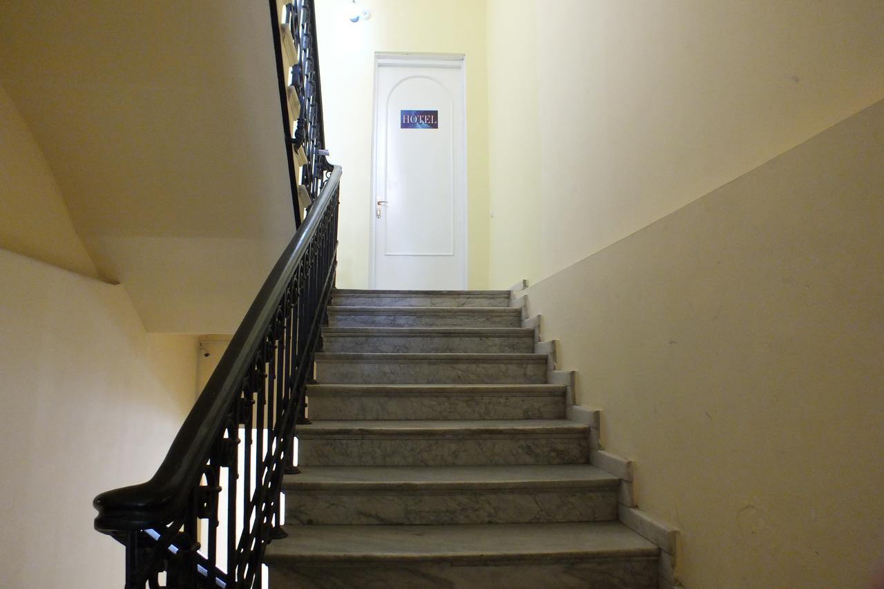 Hotel Nice Тбилиси Екстериор снимка