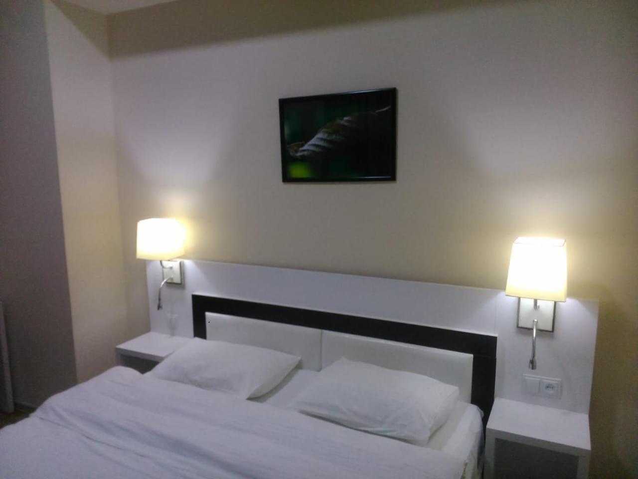 Hotel Nice Тбилиси Екстериор снимка