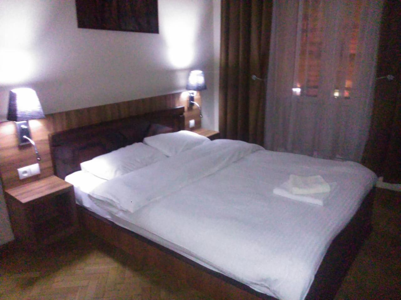 Hotel Nice Тбилиси Екстериор снимка